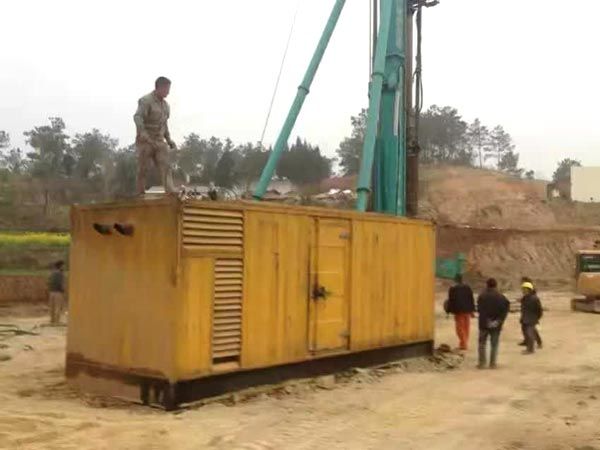 桑植如何判断水冷式机油散热器密封件是否需要更换？